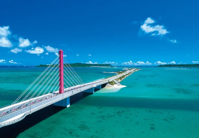 沖縄本島中部の東海岸に位置する 「うるま市」